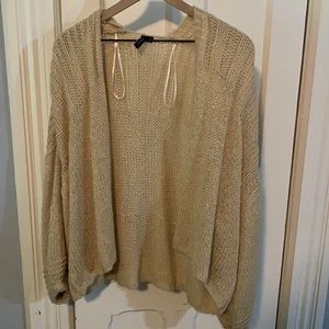 Cute cream sweater with oversized sleeves